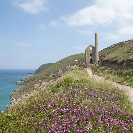 Above The Beach St Agnes  Exterior photo